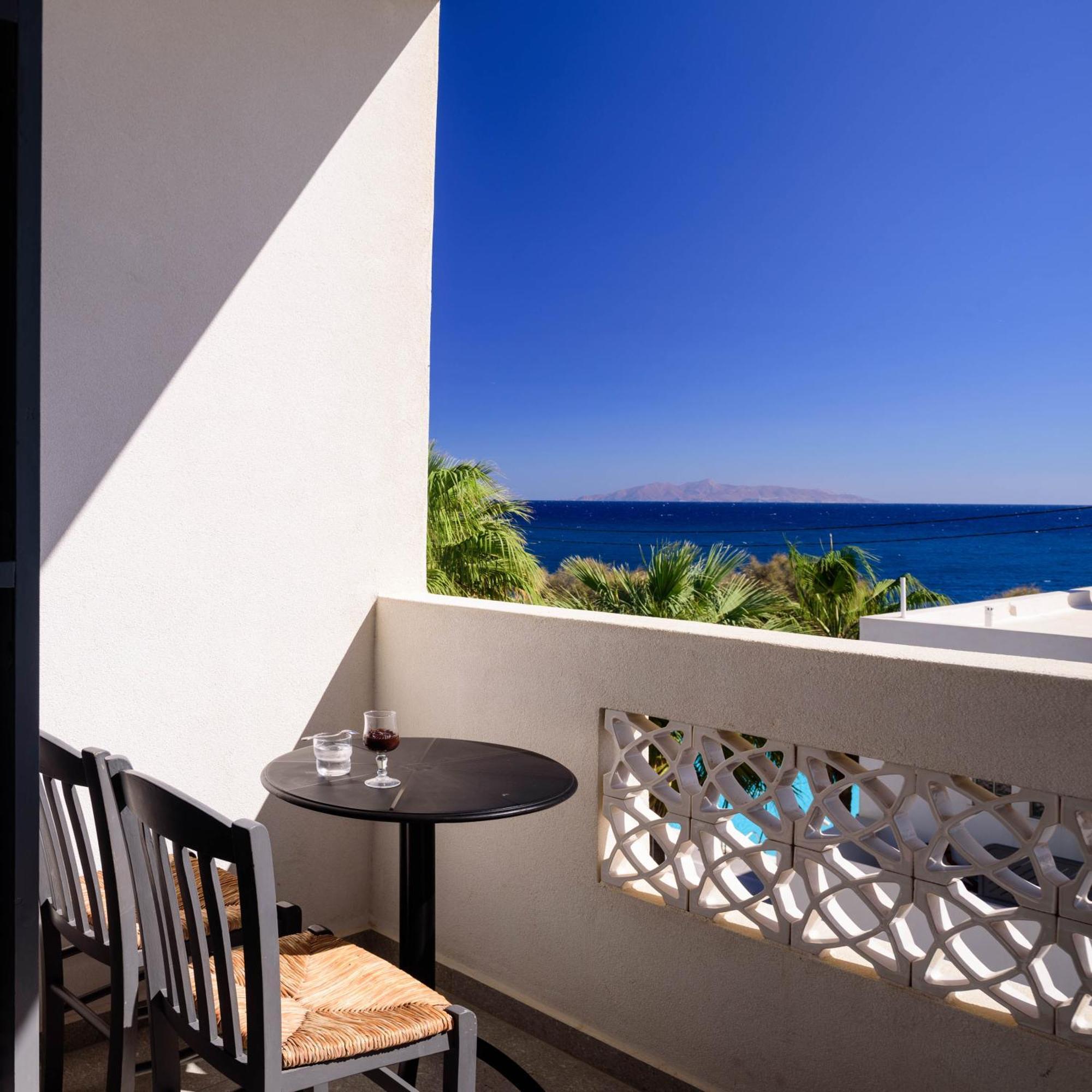 Afroditi Venus Beach Resort Kamari  Bagian luar foto
