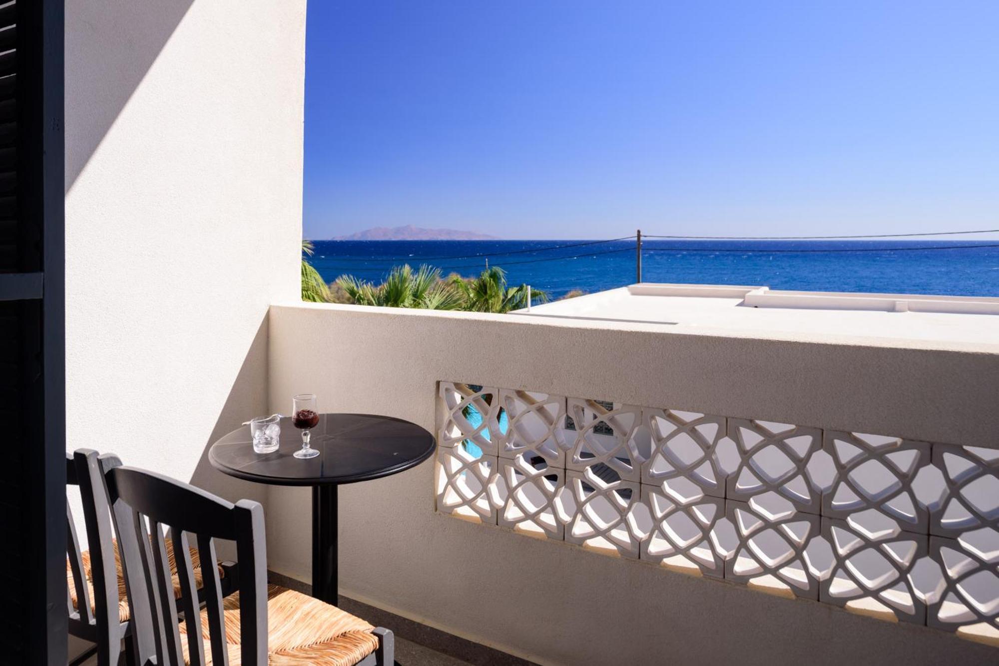 Afroditi Venus Beach Resort Kamari  Bagian luar foto
